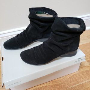 NWB Black Suede Fleece Lined Boots - Size US 7